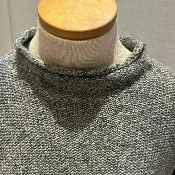 American Eagle gray sweater size Medium long sleeve - Picture 2 of 4